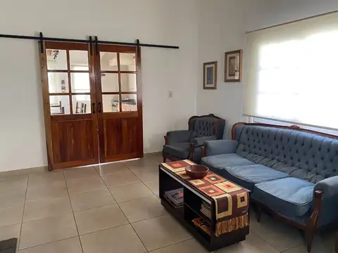 Casa en Venta con 3 cocheras