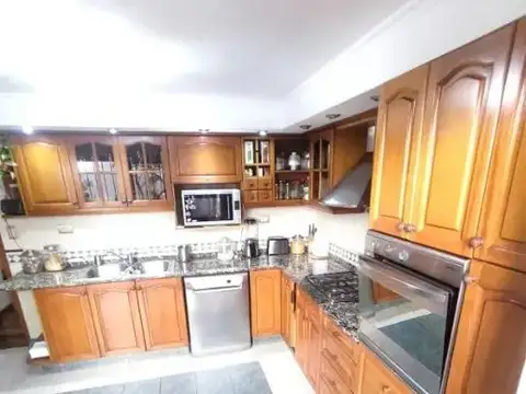 Casa 5 ambientes con 3 baños