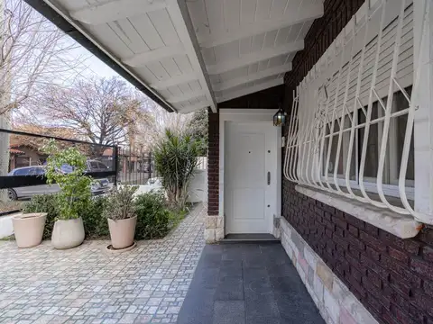 Casa en venta de 5 ambientes en Villa Luzuriaga