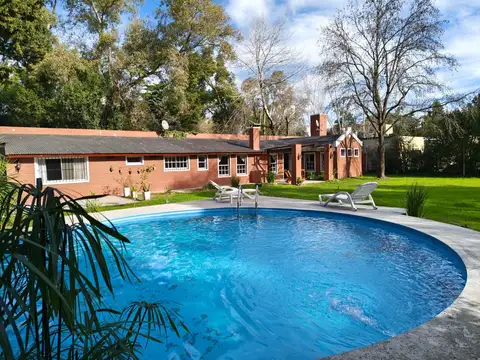 CASA QUINTA EN VENTA EN LA UNION CON PISCINA