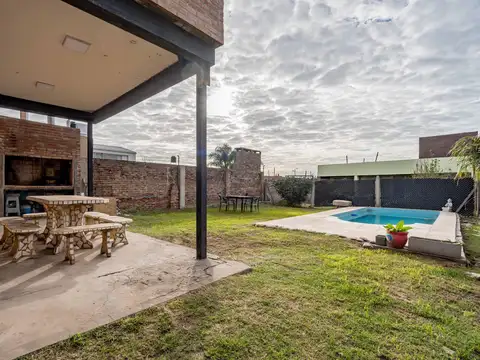 Casa en Venta con 2 cocheras