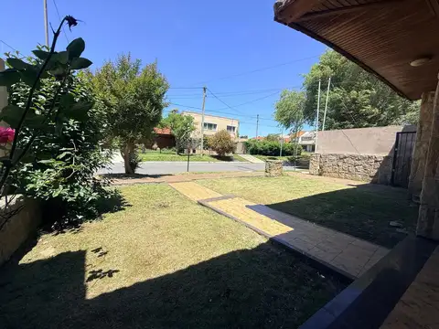 Casa en Venta con 3 cocheras