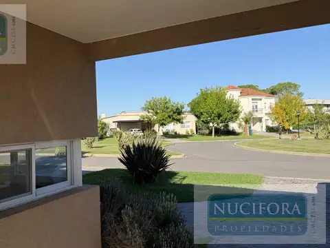 Casa en Alquiler en Loma Verde, USD 1.500