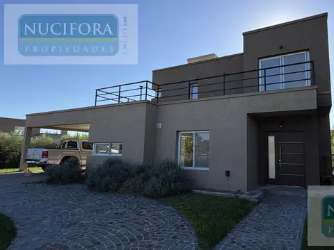 Casa 6 ambientes con 2 baños