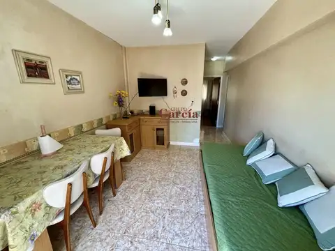 2 Amb al frente con balcon saliente