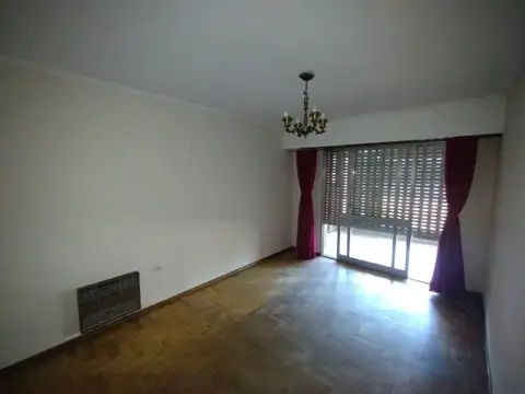 Casa con local comercial