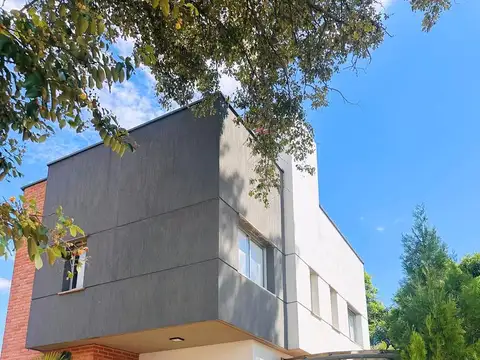 Casa ubicada en Av. Leandro N. Alem al 3800