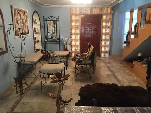 Casa 6 ambientes con 4 baños
