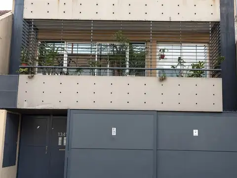APTO CREDITO - 2 ambientes -Balcon con parrilla - Cochera.