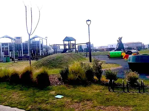 Venta Lote en Los Castaños - Nordelta primera línea de agua interno bien central.