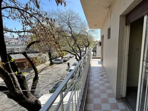 Venta PH, 2 unidades, 5 amb., posibilidad terraza propia. Gran Potencial  Monte Castro
