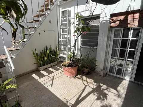 Venta PH, 2 unidades, 5 amb., posibilidad terraza propia. Gran Potencial  Monte Castro