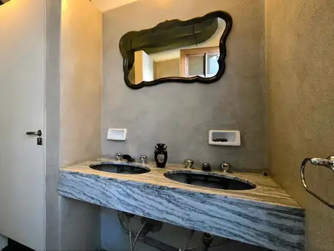 VENTA GALPÓN CON OFICINAS BARRACAS