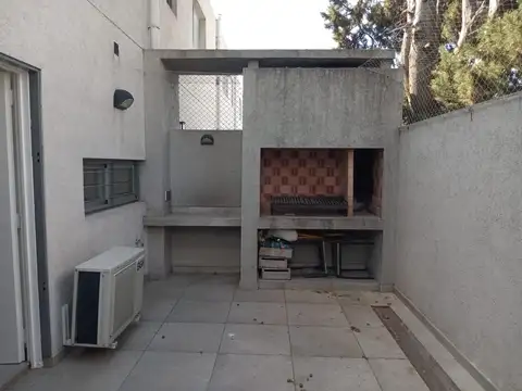 Depto Tipo Casa en Alquiler con 2 cocheras