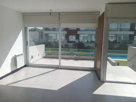Depto Tipo Casa en Alquiler en Ituzaingó Norte, $ 1.600.000