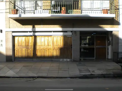 Semi-Piso 4 amb. Av. 25 de Mayo.