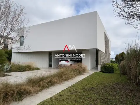 Casa en Alquiler de 3 dormitorios