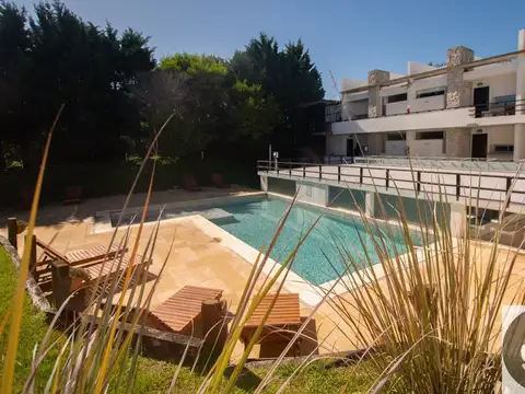 Las Gaviotas: depto 2 amb, pileta climatizada, a metros del mar
