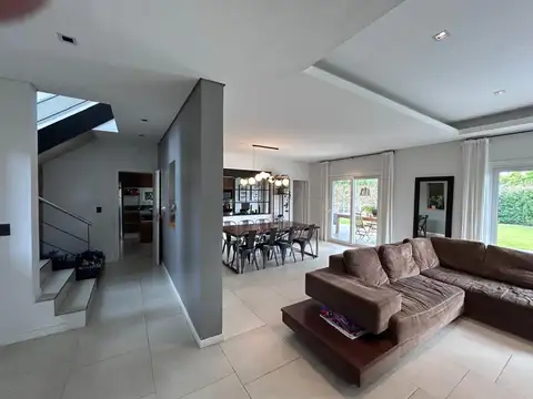 VENTA CASA 6 AMB.CEIBOS,PUERTOS,L.INTERNO NOROESTE