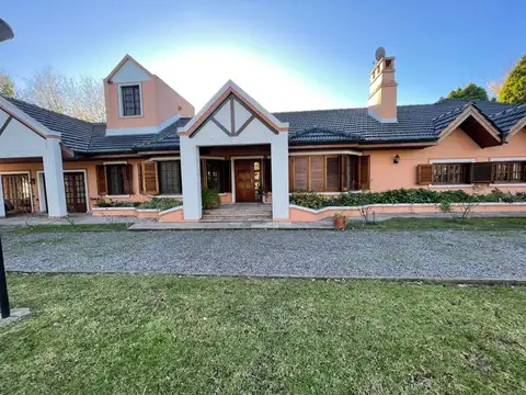VENTA CASA 6 AMB. CON PILETA - GUERNICA - PERMUTA