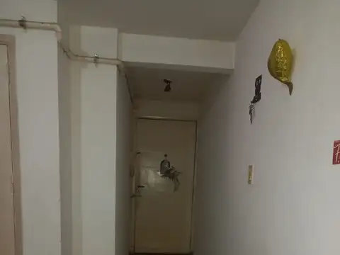 1 ambiente amplio al contrafrente, vista a pulmón de manzana.  Se escucha oferta 