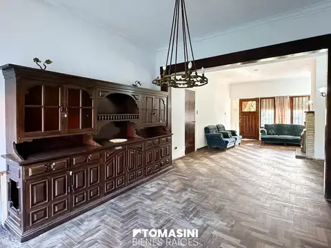CASA DE 4 AMBIENTES EN DOA PLANTAS CON GARAGE Y PARQUE