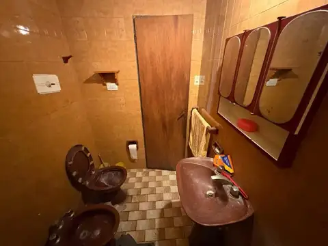 Casa 5 ambientes con 2 baños