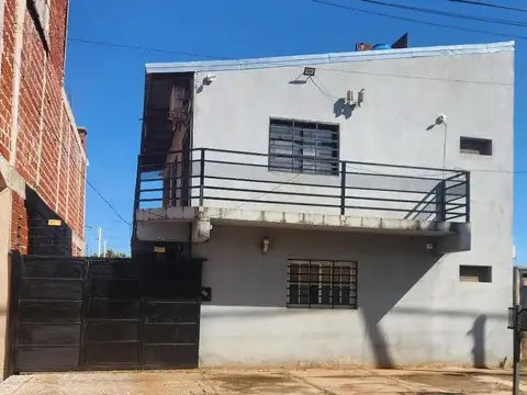 CASA 3 DORM AMOBLADA CON PATIO y COCHERA MÚLTIPLE – M. LANÚS