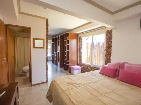 Casa y lote, en Barrio CUBE en Venta