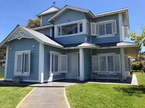 Casa de 170 m² con Jardín, 3 dormitorios y Gas Natural!