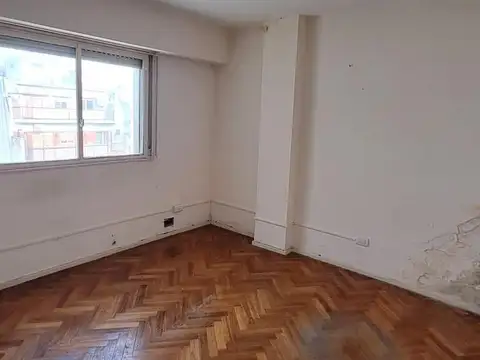 Oficina 13 ambientes con 12 baños