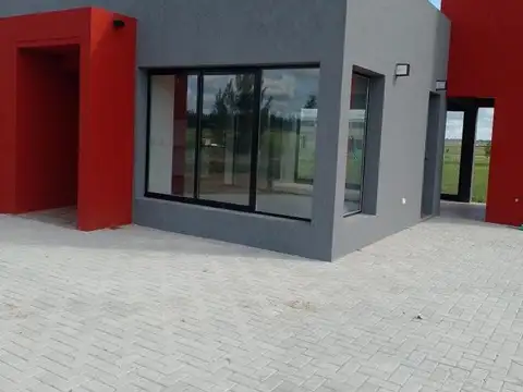 Casa en venta - 3 dormitorios 2 baños - quincho y parrilla - 1400mts2 - Coronel Brandsen