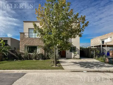 Casa en venta en Vila Marina I, Villanueva