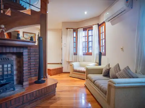 Casa en Venta con 2 cocheras