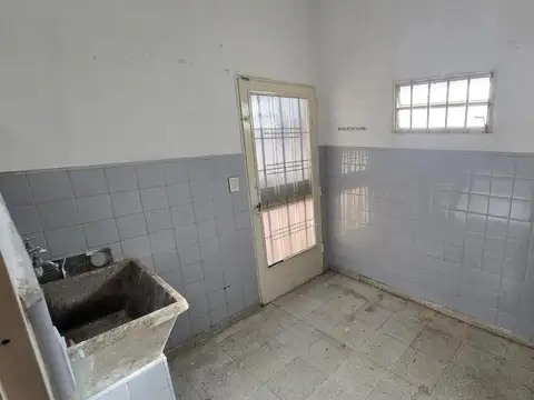 Venta Casa 2 dormitorios con patio. Echesortu.