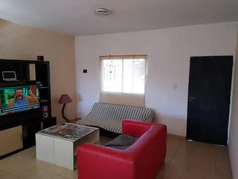 Casa 3 ambientes con 2 baños