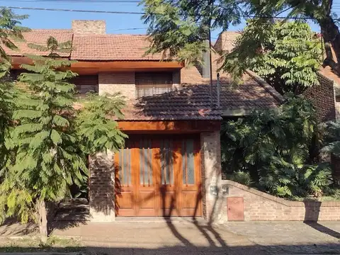 Casa Chalet  en Venta en Luján, G.B.A. Zona Oeste, Argentina