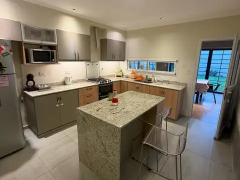 Casa 3 ambientes con 4 baños