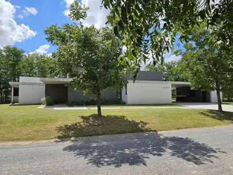 CASA EN VENTA EN EVERLINS AL GOLF