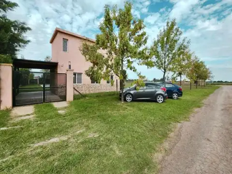 CASA CON PILETA EN PUNTA CHACRA - ROLDAN