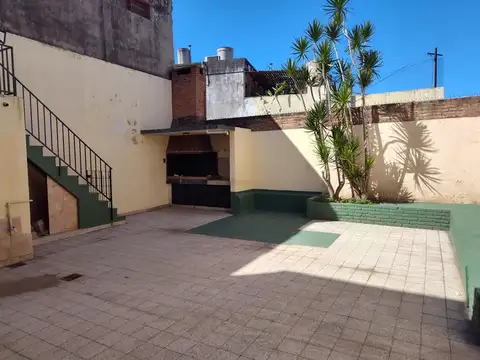 Casa interna única de 3 dormitorios, excelente.