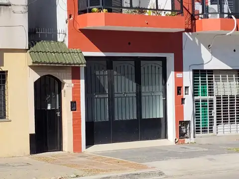 Casa interna única de 3 dormitorios, excelente.