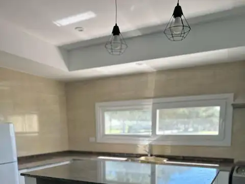 Casa 4 ambientes con 3 baños