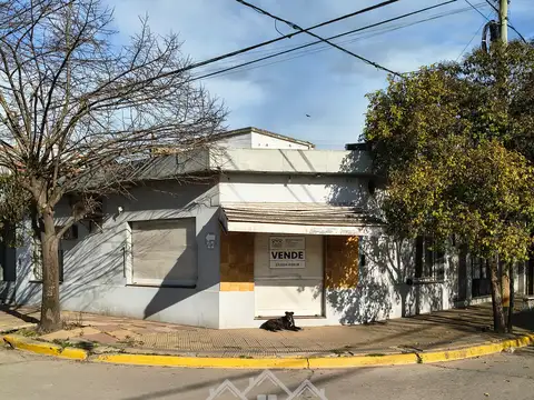 Casa con Local en Venta. Mercedes, Buenos Aires.