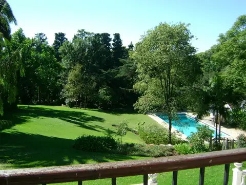 Casa en Venta con 4 cocheras