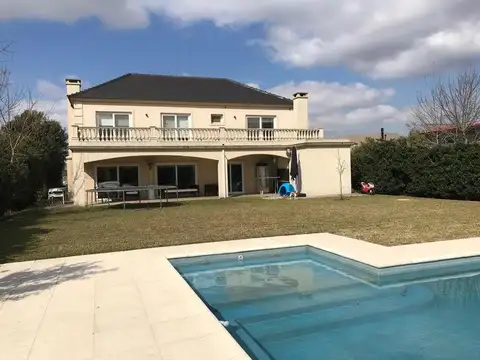 Barrio Privado Las Liebres - Casa en venta