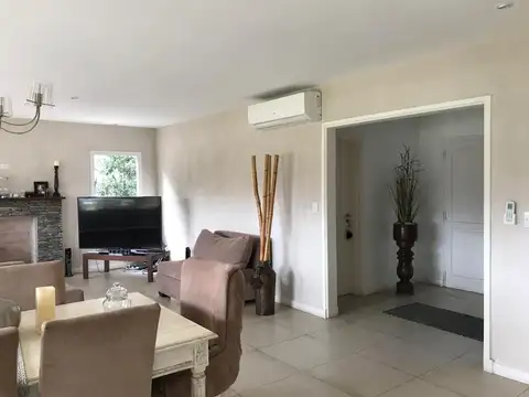 Casa 7 ambientes con 5 baños