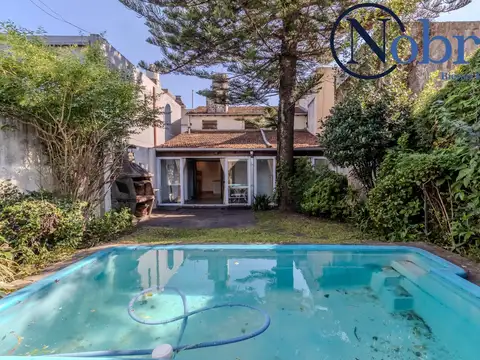 Casa en Venta con 2 cocheras