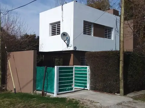Casa en Alquiler con 1 cochera