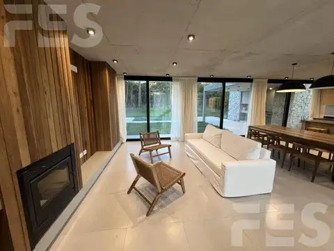 Casa 4 ambientes con 3 baños